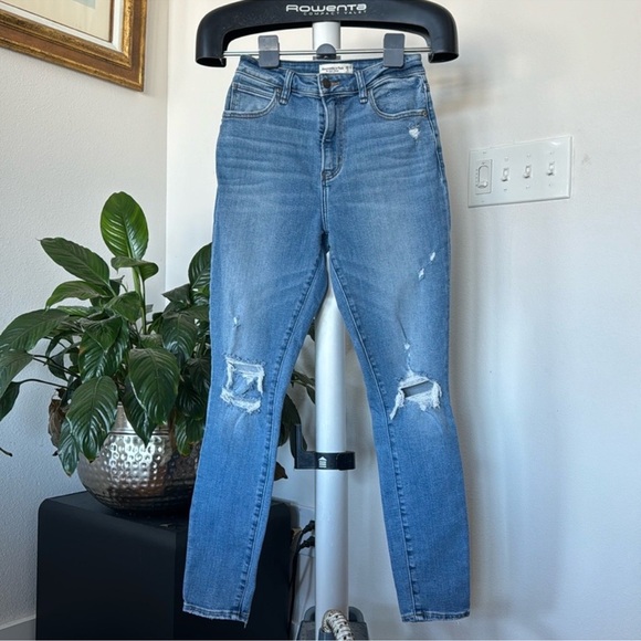 Abercrombie The super skinny high rise Jeans Sz 26/2 Ripped destroyed Blue - Picture 1 of 9